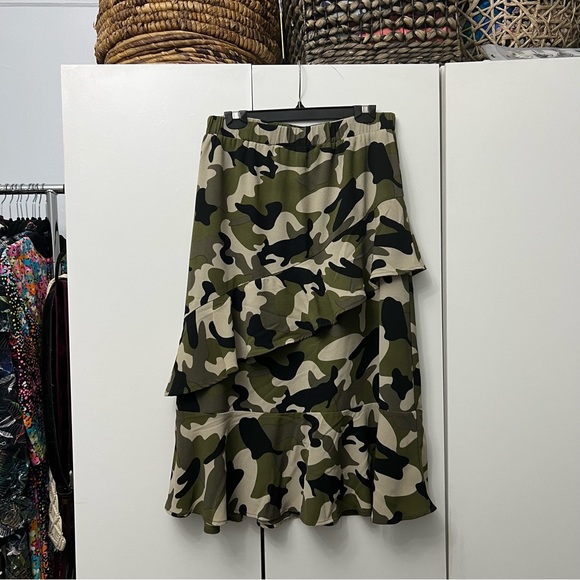 ASOS Black Green & Khaki Camo Midi Asymmetrical Tiered Ruffle Warp Skirt Sz L - Picture 1 of 14